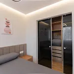 Mia * Tirana