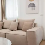 Mia * Tirana