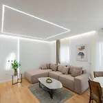 Mia * Tirana