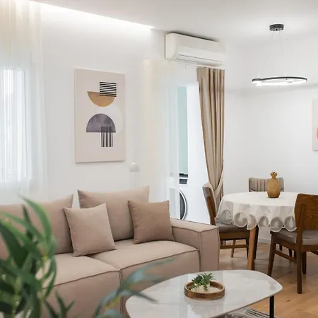 Mia * Tirana